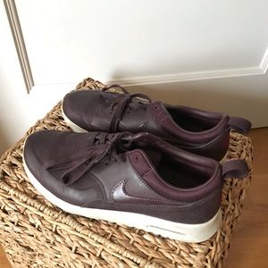 NIKE Women’s air Max Thea - Maroon Leather